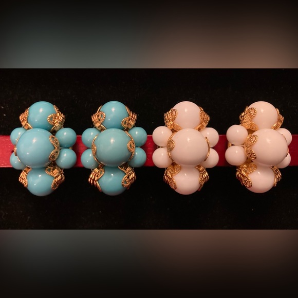 Joan Rivers Jewelry - Set of 2 Joan Rivers White & Blue Bead Cluster Gold Tone Filigree Clip Earrings